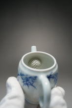 Load image into Gallery viewer, Qinghua Little Bird Jingdezhen Porcelain Teapot 青花写意小高仕壶 70ml
