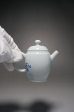 Load image into Gallery viewer, Qinghua Bird on Branch Jingdezhen Porcelain Teapot 青花写意小高仕壶 70ml
