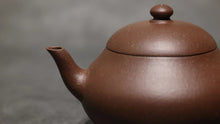 Load image into Gallery viewer, PRE-ORDER: 5 Colour Clay Pear Yixing Teapot 五色土紫砂梨形壶 140ml
