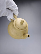 Load image into Gallery viewer, Benshan lüni Gourd Yixing Teapot 本山绿泥葫芦 200ml
