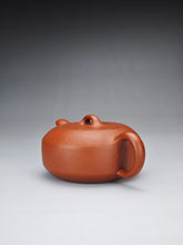 Load image into Gallery viewer, Zhuni Dahongpao Bianshi Yixing Teapot 朱泥大红袍扁石 150ml
