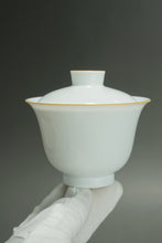 Load image into Gallery viewer, 160ml Big Flower Tianbai Jingdezhen Porcelain Gaiwan (no saucer) 大花神盖碗无碟
