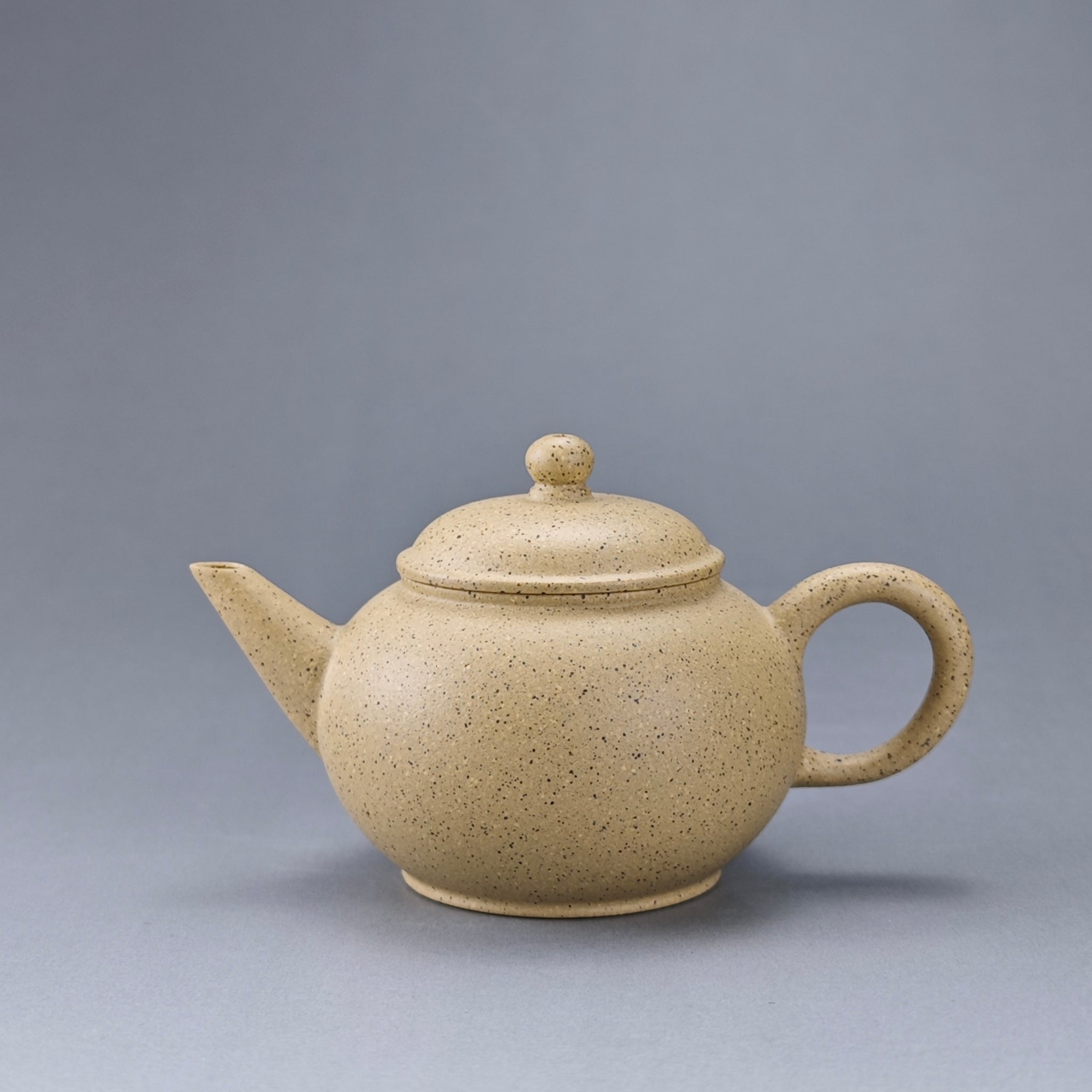 Benshan Lüni Little Shuiping Yixing Teapot 本山绿泥小水平