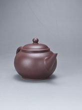 Load image into Gallery viewer, Lao Zini Little Shuiping Yixing Teapot 老紫泥水平 90ml
