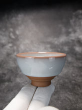 Load image into Gallery viewer, 80ml Ltd. Ed. Ruyao FangHua Master&#39;s Teacup 汝窑芳华主人杯
