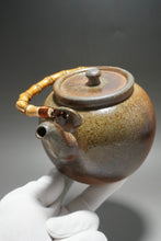 Load image into Gallery viewer, Wood Fired Baiyuduan Yixing Clay Kettle 白玉段柴烧烧水壶 820ml

