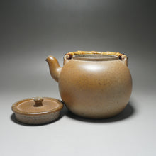 Load image into Gallery viewer, Wood Fired Baiyuduan Yixing Clay Round Kettle 白玉段柴烧烧水壶 820ml
