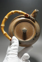 Load image into Gallery viewer, Wood Fired Baiyuduan Yixing Clay Round Kettle 白玉段柴烧烧水壶 820ml

