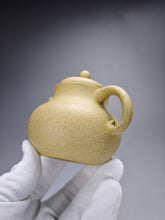 Load image into Gallery viewer, Benshan lüni Gourd Yixing Teapot 本山绿泥葫芦 200ml
