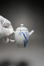 Load image into Gallery viewer, Qinghua Plum Blossoms Jingdezhen Fine Porcelain Teapot by Master KuangShi 青花匡石手绘高士壶-梅花 85ml
