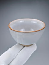 Load image into Gallery viewer, 85ml Ltd. Ed. Ruyao FangHua Sukou Teacup 芳华汝窑束口杯
