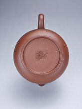 Load image into Gallery viewer, Lao Zini GuWeng Yixing Teapot 老紫泥古瓮 145ml
