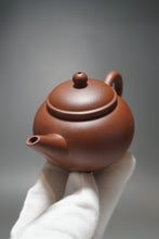 Load image into Gallery viewer, Red Lao Zini Shuiping Yixing Teapot 红老紫泥水平 90ml
