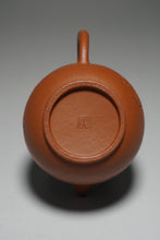 Load image into Gallery viewer, Fully handmade Zhuni Julunzhu Teapot with carving by DaSheng 全手工大生朱泥刻绘巨轮珠 90ml
