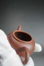 Load image into Gallery viewer, Red Lao Zini Shuiping Yixing Teapot 红老紫泥水平 90ml
