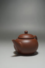 Load image into Gallery viewer, Red Lao Zini Shuiping Yixing Teapot 红老紫泥水平 90ml
