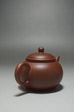 Load image into Gallery viewer, Red Lao Zini Shuiping Yixing Teapot 红老紫泥水平 90ml
