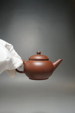 Load image into Gallery viewer, Red Lao Zini Shuiping Yixing Teapot 红老紫泥水平 90ml
