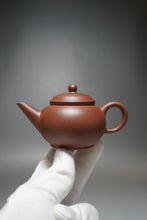 Load image into Gallery viewer, Red Lao Zini Shuiping Yixing Teapot 红老紫泥水平 90ml
