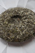 Load image into Gallery viewer, 2025 Sanquan Year of the Horse BAIMUDAN White Tea from Fuding 福马呈祥白牡丹
