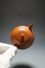 Load image into Gallery viewer, Fully Handmade Zhaozhuang Zhuni Panhu Yixing Teapot by Lin Hanpeng 全手工林汉鹏赵庄朱泥潘壶 100ml
