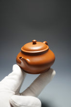 Load image into Gallery viewer, Fully Handmade Zhaozhuang Zhuni Panhu Yixing Teapot by Lin Hanpeng 全手工林汉鹏赵庄朱泥潘壶 100ml
