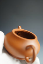 Load image into Gallery viewer, Fully Handmade Zhaozhuang Zhuni Panhu Yixing Teapot by Lin Hanpeng 全手工林汉鹏赵庄朱泥潘壶 100ml
