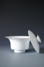 Load image into Gallery viewer, Light Cloud Tianbai White Jingdezhen Porcelain Gaiwan 甜白两才轻云盖碗 110ml

