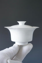 Load image into Gallery viewer, Light Cloud Tianbai White Jingdezhen Porcelain Gaiwan 甜白两才轻云盖碗 110ml

