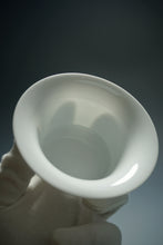 Load image into Gallery viewer, Light Cloud Tianbai White Jingdezhen Porcelain Gaiwan 甜白两才轻云盖碗 110ml
