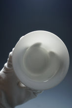 Load image into Gallery viewer, Light Cloud Tianbai White Jingdezhen Porcelain Gaiwan 甜白两才轻云盖碗 110ml
