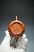 Load image into Gallery viewer, Zhuni Dahongpao Bian Shuiping Yixing Teapot 朱泥大红袍扁水平 120ml
