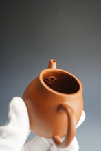 Load image into Gallery viewer, Zhuni Pinggai Lianzi Yixing Teapot with Inscription 朱泥平盖莲子带刻底 115ml
