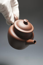 Load image into Gallery viewer, Red Dicaoqing Zhihu Yixing Teapot 底槽清执壶偏红 165ml
