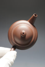 Load image into Gallery viewer, Red Dicaoqing Zhihu Yixing Teapot 底槽清执壶偏红 165ml
