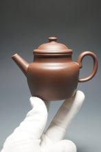 Load image into Gallery viewer, Red Dicaoqing Zhihu Yixing Teapot 底槽清执壶偏红 165ml
