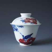 Load image into Gallery viewer, Qinghua Youlihong Crane Jingdezhen Porcelain Gaiwan 青花釉里红八大山人风格花鸟盖碗 120ml
