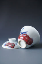 Load image into Gallery viewer, Qinghua Youlihong Crane Jingdezhen Porcelain Gaiwan 青花釉里红八大山人风格花鸟盖碗 120ml
