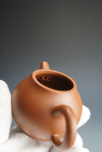 Load image into Gallery viewer, Red Jiangponi Panhu Yixing Teapot 降坡红泥潘壶 140ml
