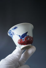 Load image into Gallery viewer, Qinghua Youlihong Crane Jingdezhen Porcelain Gaiwan 青花釉里红八大山人风格花鸟盖碗 120ml
