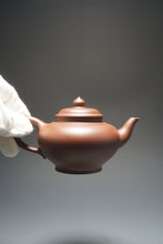 Load image into Gallery viewer, Lao Zini Xiaoying Yixing Teapot 老紫泥笑婴 220ml

