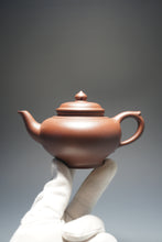 Load image into Gallery viewer, Lao Zini Xiaoying Yixing Teapot 老紫泥笑婴 220ml
