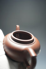 Load image into Gallery viewer, Lao Zini Xiaoying Yixing Teapot 老紫泥笑婴 220ml
