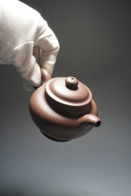 Load image into Gallery viewer, Dicaoqing Duozhi Yixing Teapot 底槽清掇只 205ml
