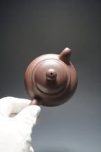 Load image into Gallery viewer, Dicaoqing Duozhi Yixing Teapot 底槽清掇只 205ml
