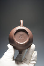 Load image into Gallery viewer, Dicaoqing Duozhi Yixing Teapot 底槽清掇只 205ml
