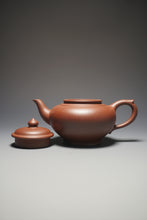 Load image into Gallery viewer, Lao Zini Xiaoying Yixing Teapot 老紫泥笑婴 220ml
