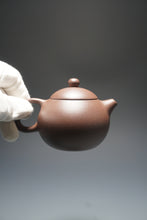 Load image into Gallery viewer, Dicaoqing Xishi Yixing Teapot 底槽清西施 170ml
