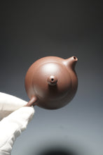 Load image into Gallery viewer, Dicaoqing Xishi Yixing Teapot 底槽清西施 170ml
