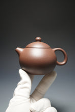 Load image into Gallery viewer, Dicaoqing Xishi Yixing Teapot 底槽清西施 170ml
